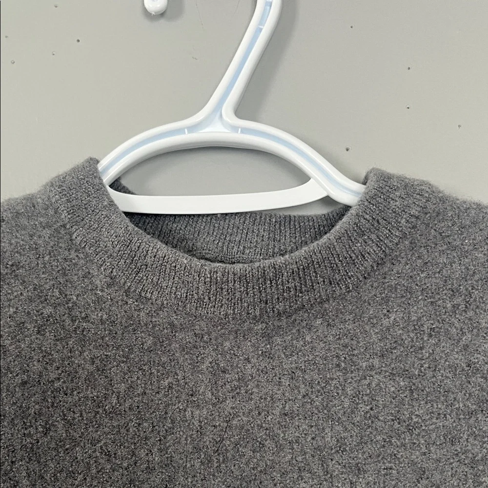 Nicole Miller Gray 100% Fine Merino Wool Sweater Medium - Picture 5 of 6